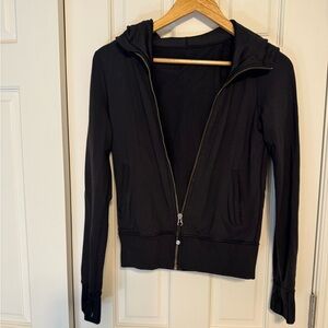 Lululemon Women's Black Zip-Up Jacket with hood S/4